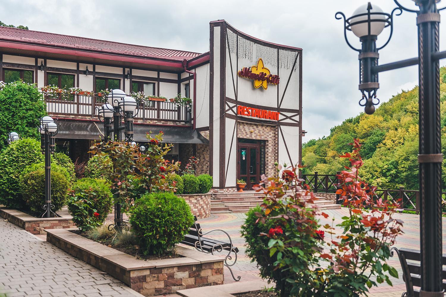Mishyn-City Hotel Dobrovlyany Экстерьер фото